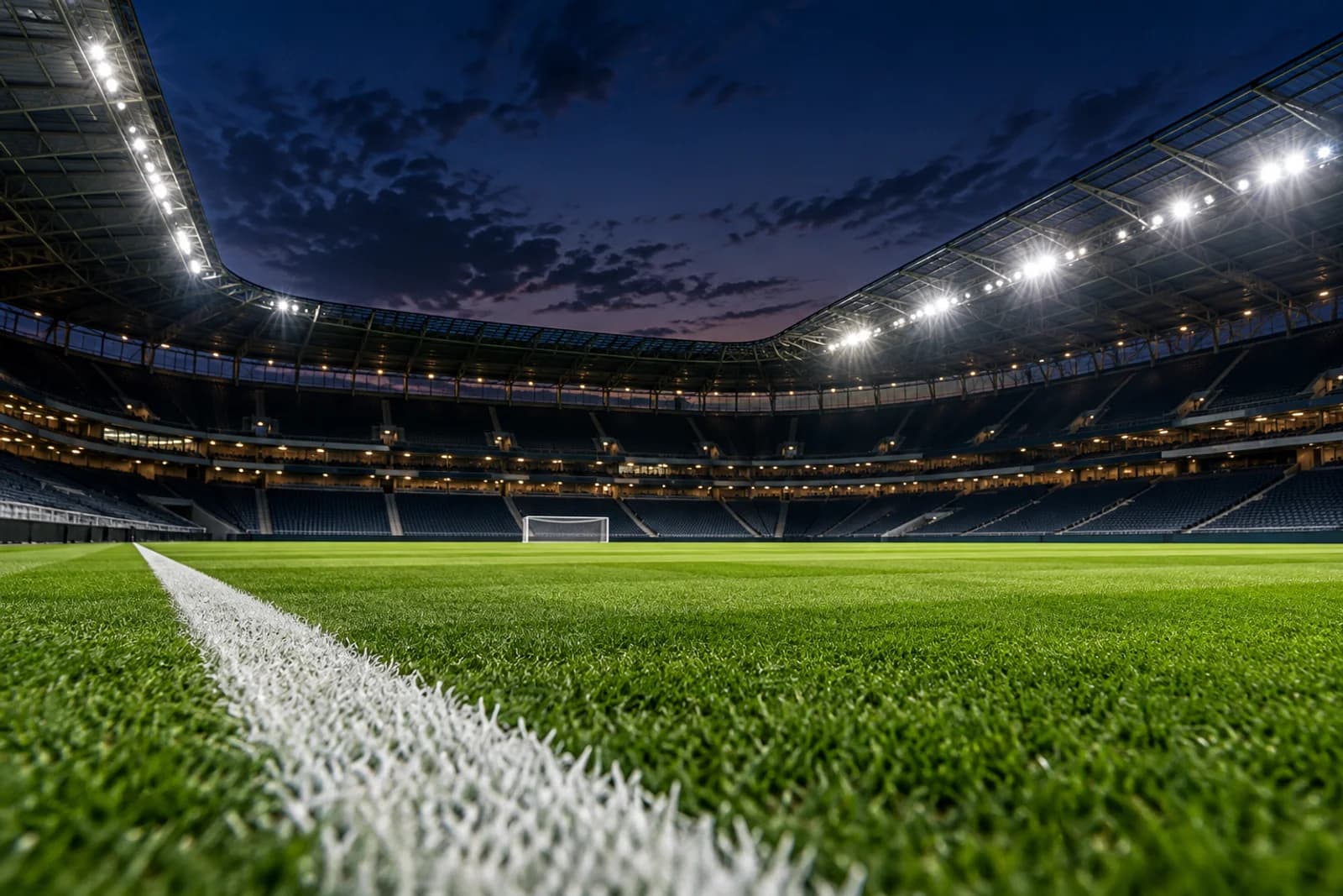 Línea de juego en un estadio de fútbol iluminado